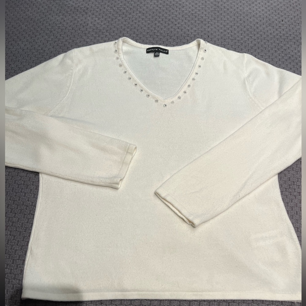 Super soft cream colored v neck sweater size small